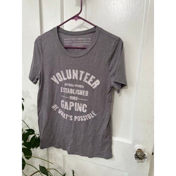 Gap women’s size small Volunteer t-shirt - Picture 2 of 7